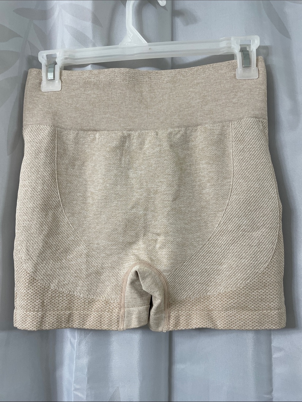 Seamless High-Waist Women’s Shaping Shorts — Cream